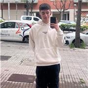 Soy responsable, empático y cercano. Cuido niños de infantil y primaria supervisandoles, jugando con ellos y ayudandoles.